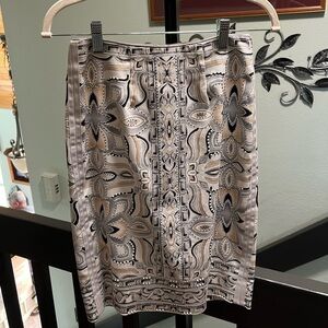 White House Black Market Black & Cream Patterned Pencil Skirt Silver Beads #236